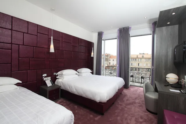 Room, Triple, 3 Beds, Golden Tulip Cannes de Paris 4/10