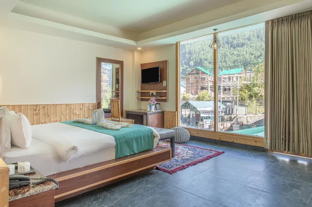 غرفة قياسية بسرير كينج، Echor Himalayan Heights Luxe Manali 1/1