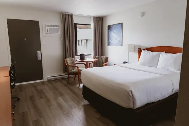 غرفة قياسية بسرير كوين، Quality Inn Rouyn-Noranda 2/10