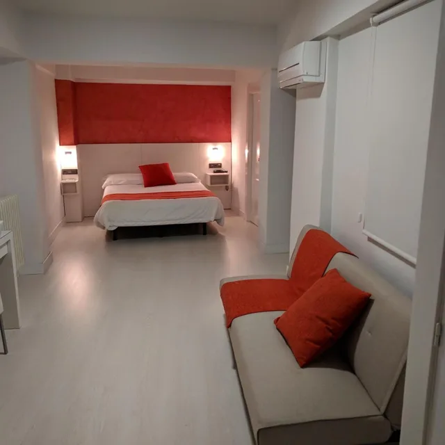 غرفة قياسية بسريرين منفصلين مع أريكة، Hotel Emperatriz I 5/9