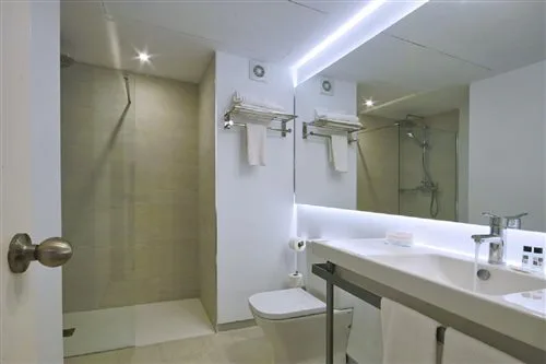 جناح جونيور، Balansat Resort 4/4