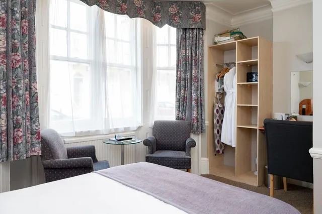 Room, Double Bed, Side Sea View، The Lanes Hotel 3/6