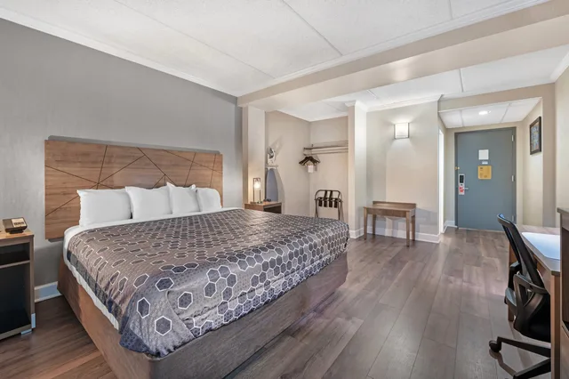 غرفة بسرير كينج، Econo Lodge Hicksville - Long Island 4/8