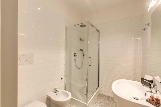 غرفة بسرير كوين، Grand Tour Roma Guest House 7/7