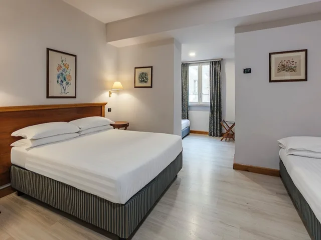 غرفة عائلية رباعية بسرير مزدوج وسريرين منفصلين بإطلالة على المدينة، Hotel Diplomatic 1/7