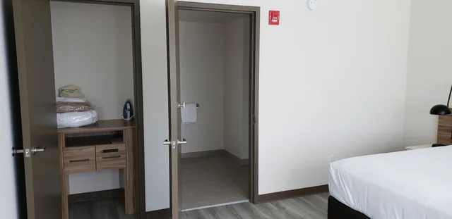 جناح بسرير كينج بغرفة نوم واحدة، Wyndham Garden Fort Lauderdale Airport & Cruise Port 2/3