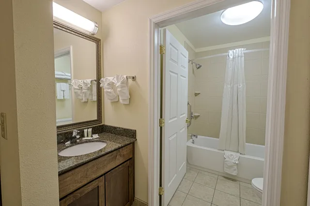 جناح بسرير كوين بغرفة نوم واحدة بمطبخ لذوي الإعاقة، Staybridge Suites Harrisburg Hershey 3/7