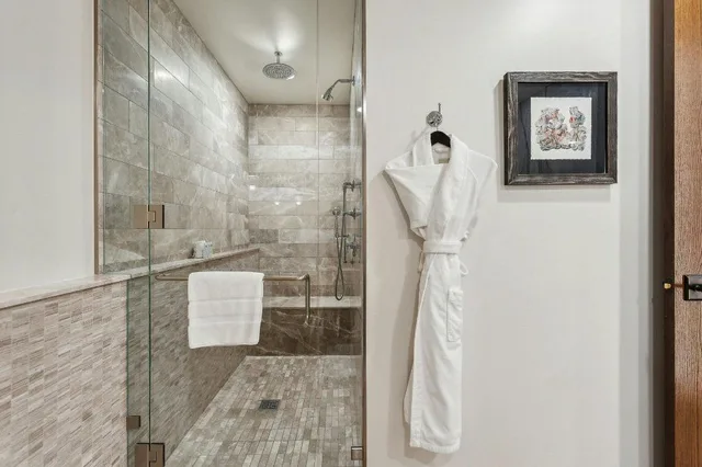 Fire, Park, Guest Room, 2 Queen Beds, Balcony، The St. Regis Deer Valley 5/6