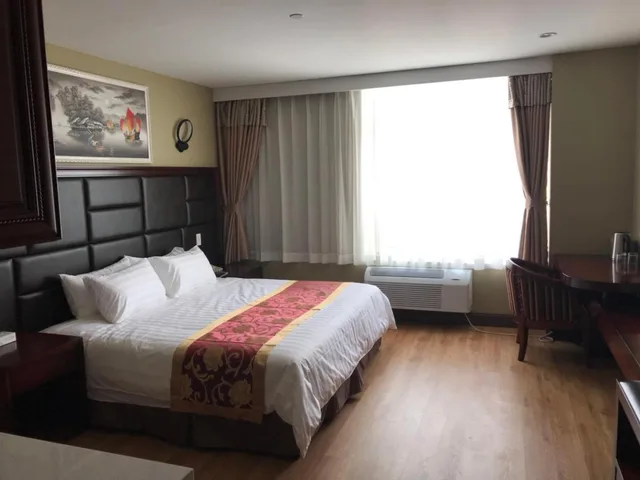 Room, King Bed, Queens Hotel 2/7