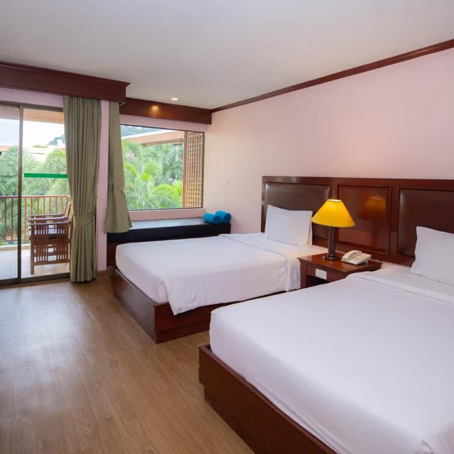 غرفة ديلوكس بسريرين منفصلين بإطلالة على المسبح، Baumanburi Hotel 2/10