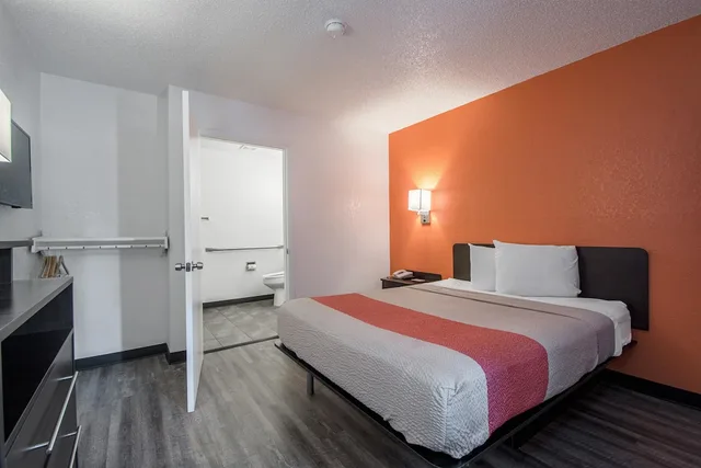 غرفة قياسية بسرير كوين، Motel6 Norcross, GA - Atlanta Northeast 2/10