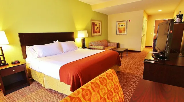 غرفة بسرير كينج لذوي الإعاقة، Greentree Inn Suites In Pinetop 2/3