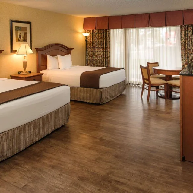 غرفة سوبيريور بسريرين كوين، Red Lion Hotel Pasco Airport & Conference Center 2/5