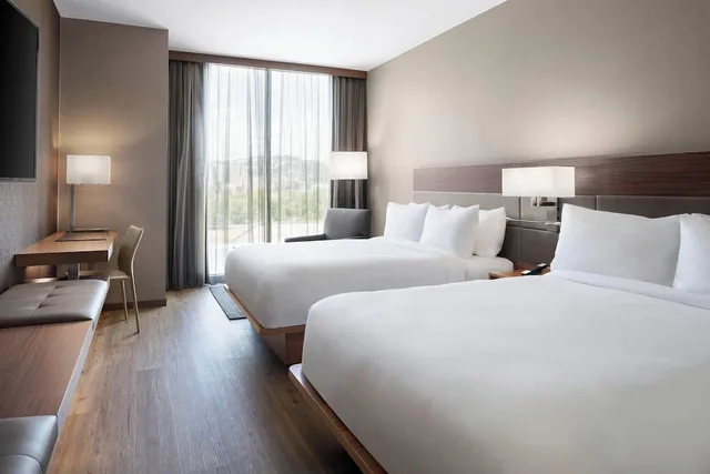 غرفة بسريرين كوين بإطلالة على النهر، AC Hotel Pittsburgh Downtown 1/3