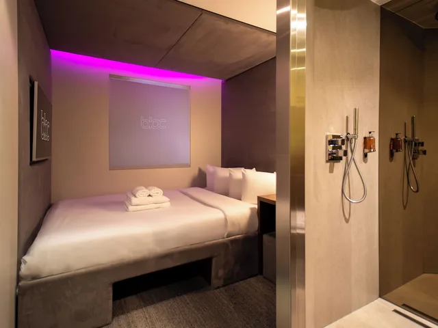 Standard, King Bed, No Window، Bloc Hotel Birmingham 4/9