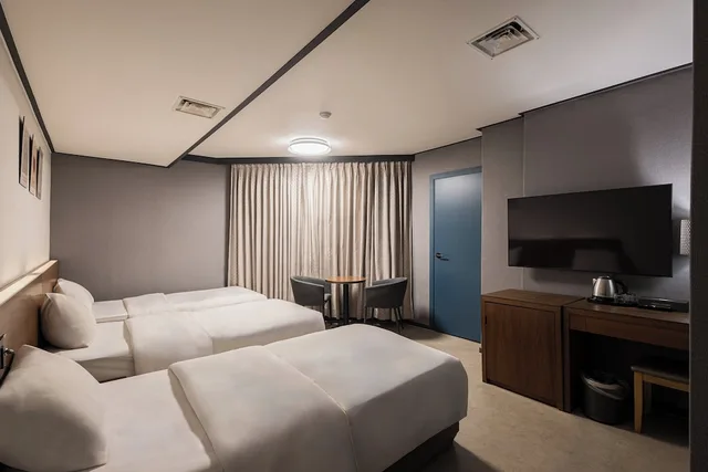 غرفة ثلاثية بثلاثة أسرّة، Insadong Crown Hotel 8/10