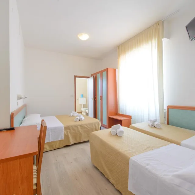 غرفة رباعية، Hotel Sirena 2/9