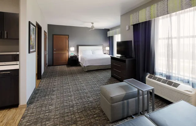 جناح استوديو بسرير كينج لذوي الإعاقة، Homewood Suites By Hilton Topeka 3/4