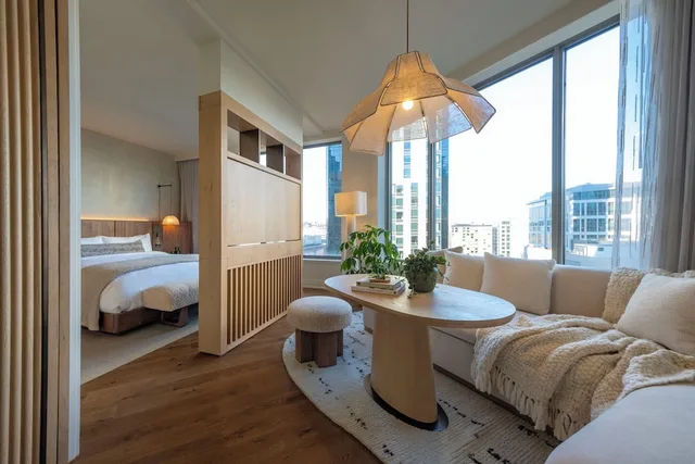 City, Junior Suite, King Bed, Sofa، 1 Hotel Seattle 2/4