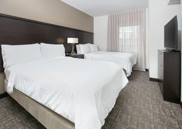 جناح بسريرين مزدوجين بغرفة نوم واحدة بمطبخ لذوي الإعاقة، Staybridge Suites Plano - Richardson Area 1/5
