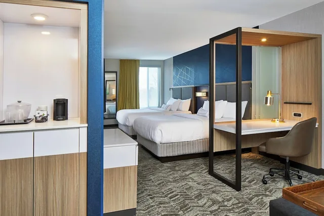 جناح بسريرين كوين مع سرير سحّاب إضافي لذوي الإعاقة، SpringHill Suites by Marriott Charlotte at Carowinds 2/8
