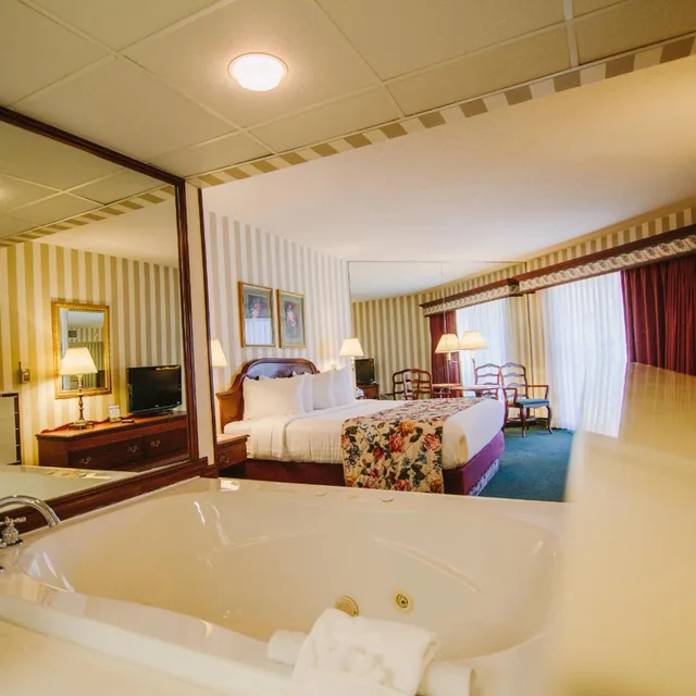 غرفة بسرير كينج بجاكوزي، Bayshore Resort 3/10