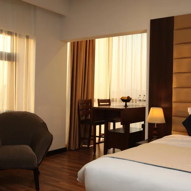 غرفة بسرير كينج بإطلالة على المدينة، فندق جولدن توليب للأجنحة الفندقية(Golden Tulip Al Khobar Suite Hotel) 10/10