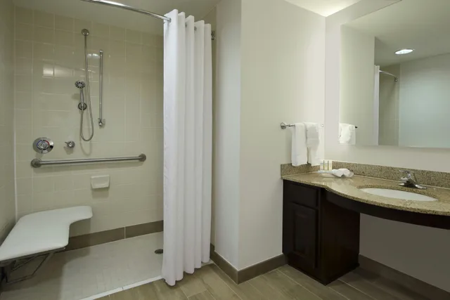 جناح بسريرين كوين لذوي الإعاقة، HOMEWOOD SUITES BY HILTON MIAMI - AIRPORT WEST 3/5