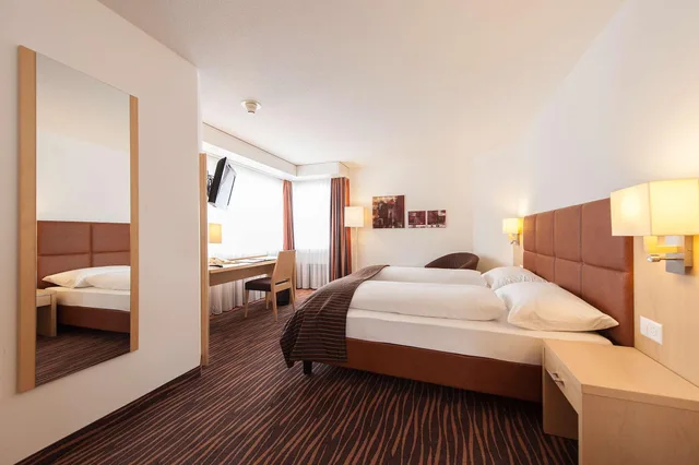 Comfort, Double Bed, TOP SeminarHotel am Aegerisee 1/4