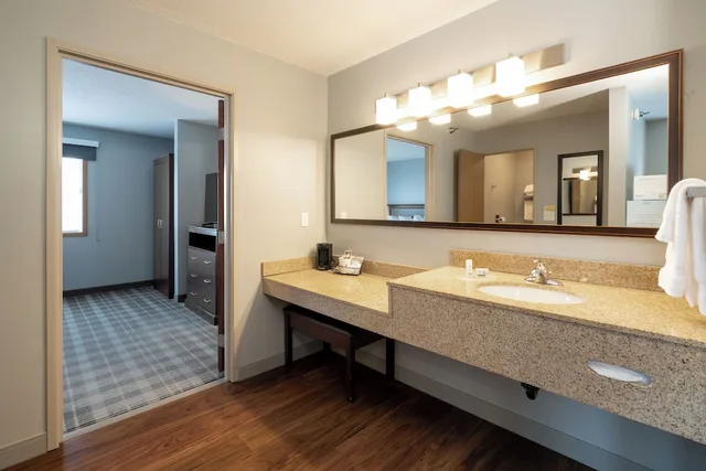 جناح بسرير كينج لذوي الإعاقة، Americinn By Wyndham Valley City Conference Center 6/6