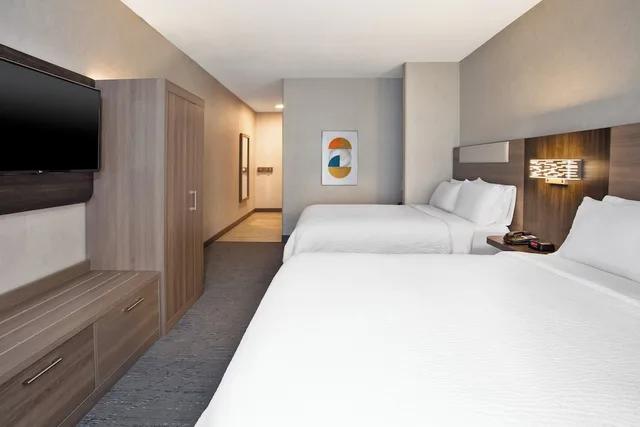 غرفة قياسية بسريرين كوين لذوي الإعاقة، Holiday Inn Express & Suites Belleville (Airport Area) 1/7