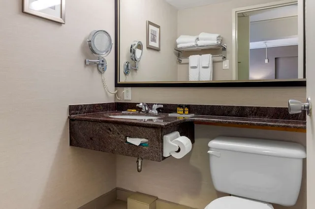 جناح بسرير كوين بمطبخ، Best Western Plus Gatineau-Ottawa 5/5