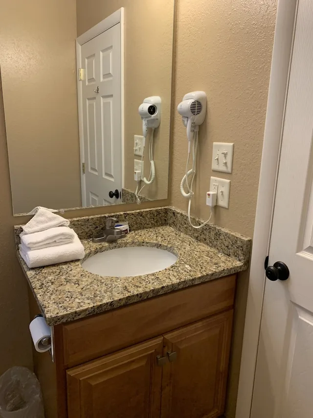 كوخ بسريرين كوين، Carr s Northside Cottages 4/5
