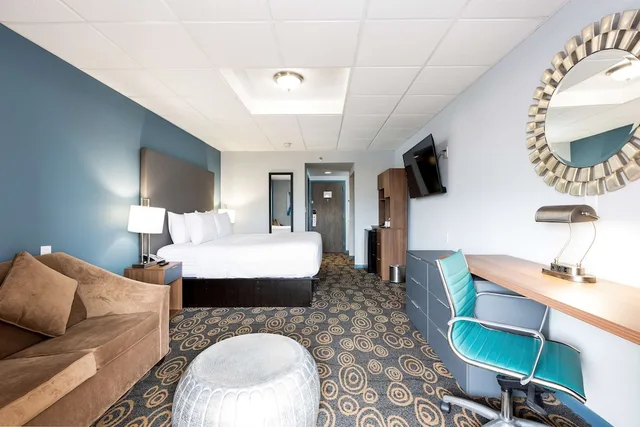 جناح جونيور بسرير كينج بشرفة، Regency Miami Airport by Sonesta 5/9