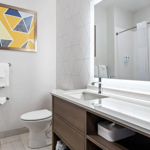 غرفة عائلية بسريرين كوين مع أريكة لذوي الإعاقة، Comfort Inn & Suites at Sanford Sports Complex 4/6