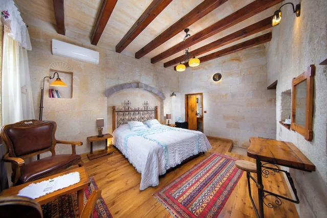 Stone, Queen Bed، Terra Cave Hotel 5/10