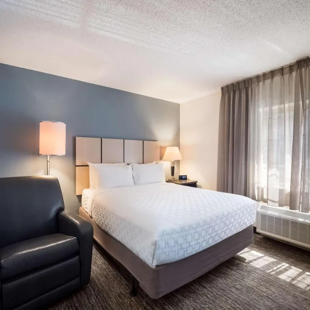 استوديو بسرير كوين، Sonesta Simply Suites Lansing 2/10