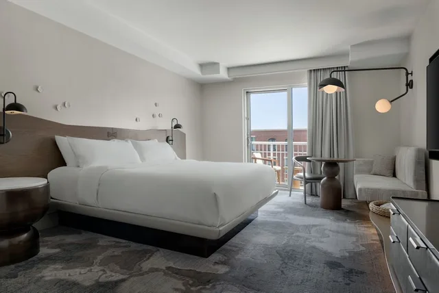Room, King Bed, Balcony, Accessible, The Limited Hotel Charleston 1/10