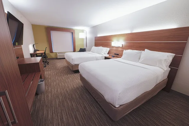 غرفة قياسية بسريرين كوين، Holiday Inn Express Hotel Suites East Lansing 4/6