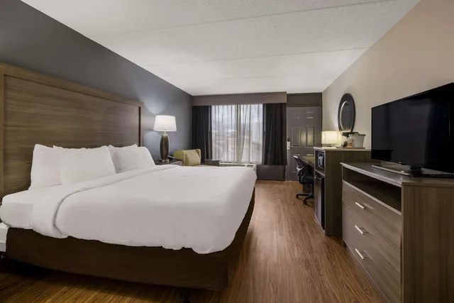 غرفة بسرير كينج، Quality Inn Asheville Airport 2/4