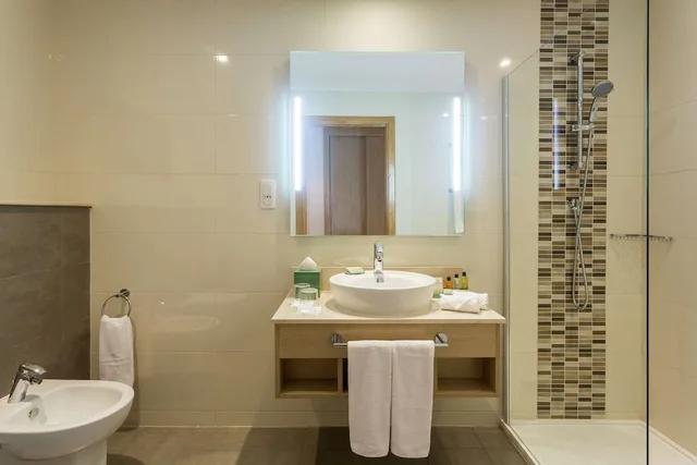 غرفة متصلة عائلية بسريرين كينج بغرفتي نوم، Hilton Garden Inn Tanger City Center 3/4