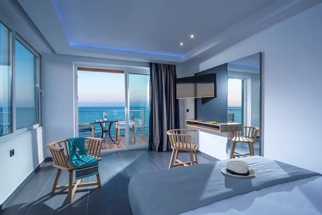 Junior Suite, Sea Front، Enorme Infinity Beach 1/8