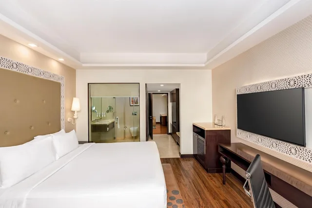 Deluxe, Suite, King Bed, Country Inn & Suites By Radisson Kota 1/7