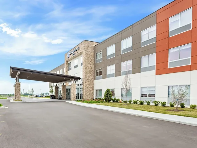 Holiday Inn Express Peotone، فرانكفورت 46/50