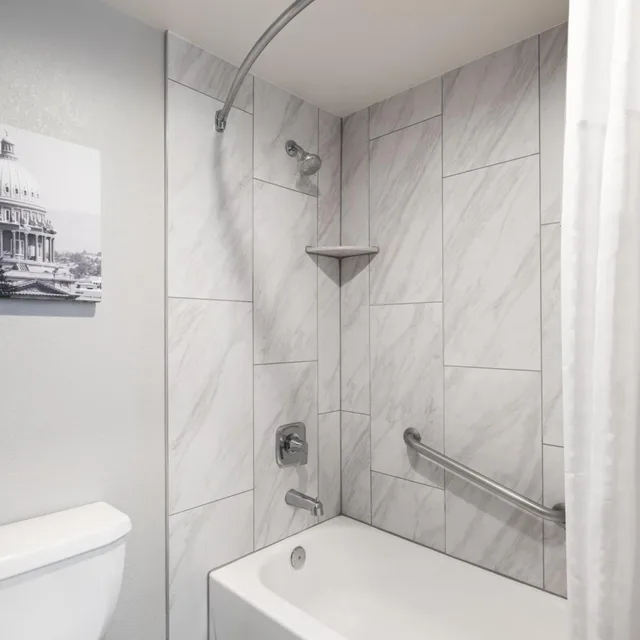 Room, King Bed, Jetted Tub, La Quinta Inn And Suites By Wyndham Pocatello 5/9
