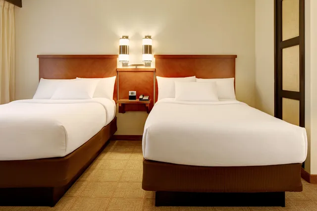 غرفة بسريرين مزدوجين بإطلالة على النهر مع أريكة، Hyatt Place San Antonio Riverwalk 1/6