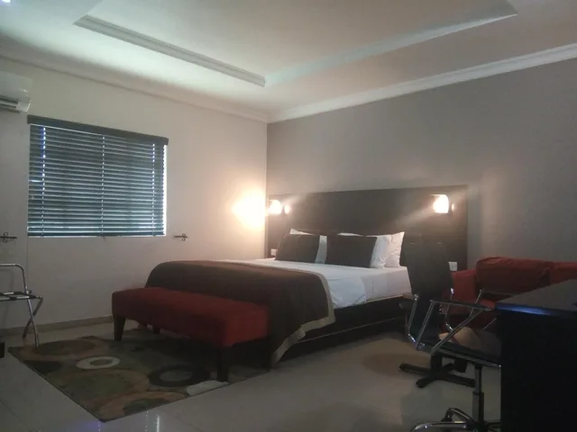 غرفة ملكية، Neocourts Hotel 1/2