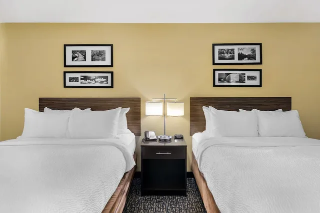 غرفة قياسية بسريرين كوين، Sleep Inn & Suites Devils Lake, ND 7/10