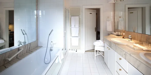 Superior, Twin Beds, Balcony, North Wing، Les Sources Des Alpes 3/3