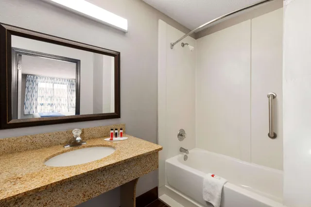 غرفة بسرير كينج للمدخنين لذوي الإعاقة، Days Inn By Wyndham Rock Hill 4/4